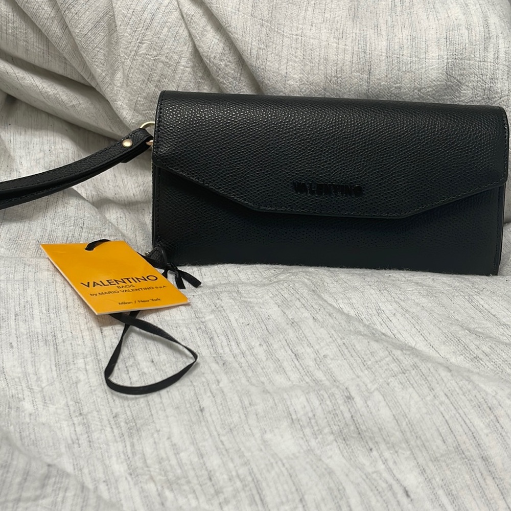 VALENTINO BY MARIO VALENTINO Marcus Palmellat
Leather Wristlet Wallet - Black